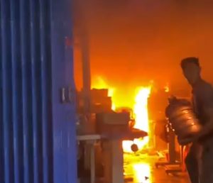 Jago Merah Lahap Satu Unit Ruko di Jalan Sulawesi, Makassar