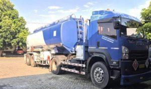 Truk Tangki Bermodus Transportir Industri Diduga Angkut BBM Subsidi di Wilayah Probolinggo.