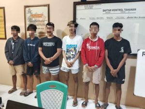 Polresta Cirebon Tangkap 9 Anggota Geng Motor Yang Berulah di Weru : Sita Sajam dan Bom Molotov