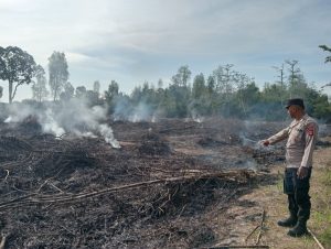 Polsek Muara Kuang Cek Titik Hotspot di Desa Munggu, Lahan Terbakar Sekitar 1 Hektar
