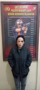 Seorang Ibu Rumah Tangga Diciduk Polisi Saat Ingin Melakukan Transaksi Narkoba dan Memiliki Senpi Ilegal
