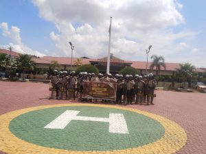 Personel Satsamapta Polres Karimun Gelar Peragaan Dalmas Lanjut Sambut HUT Bhayangkara ke-79