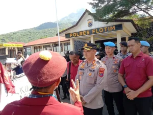 Kecam Penyitaan Arak Tradisional, Mahasiswa di Flores Timur Unjuk Rasa di Polres, Kantor Bupati dan DPRD